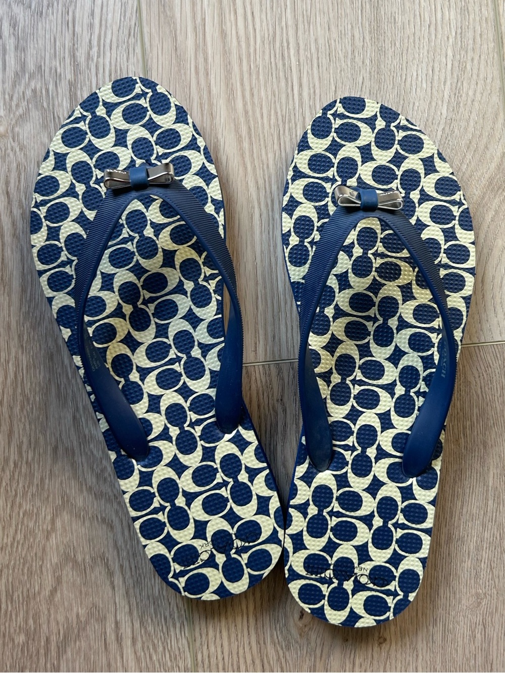 Coach Flip Flops 7-8